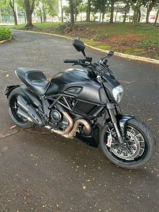 DUCATI DIAVEL DARK 